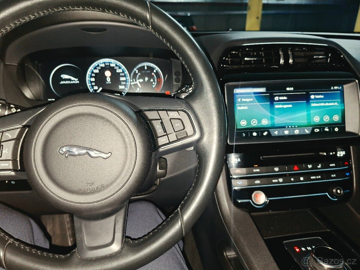 2016 Jaguar F-PACE - 5
