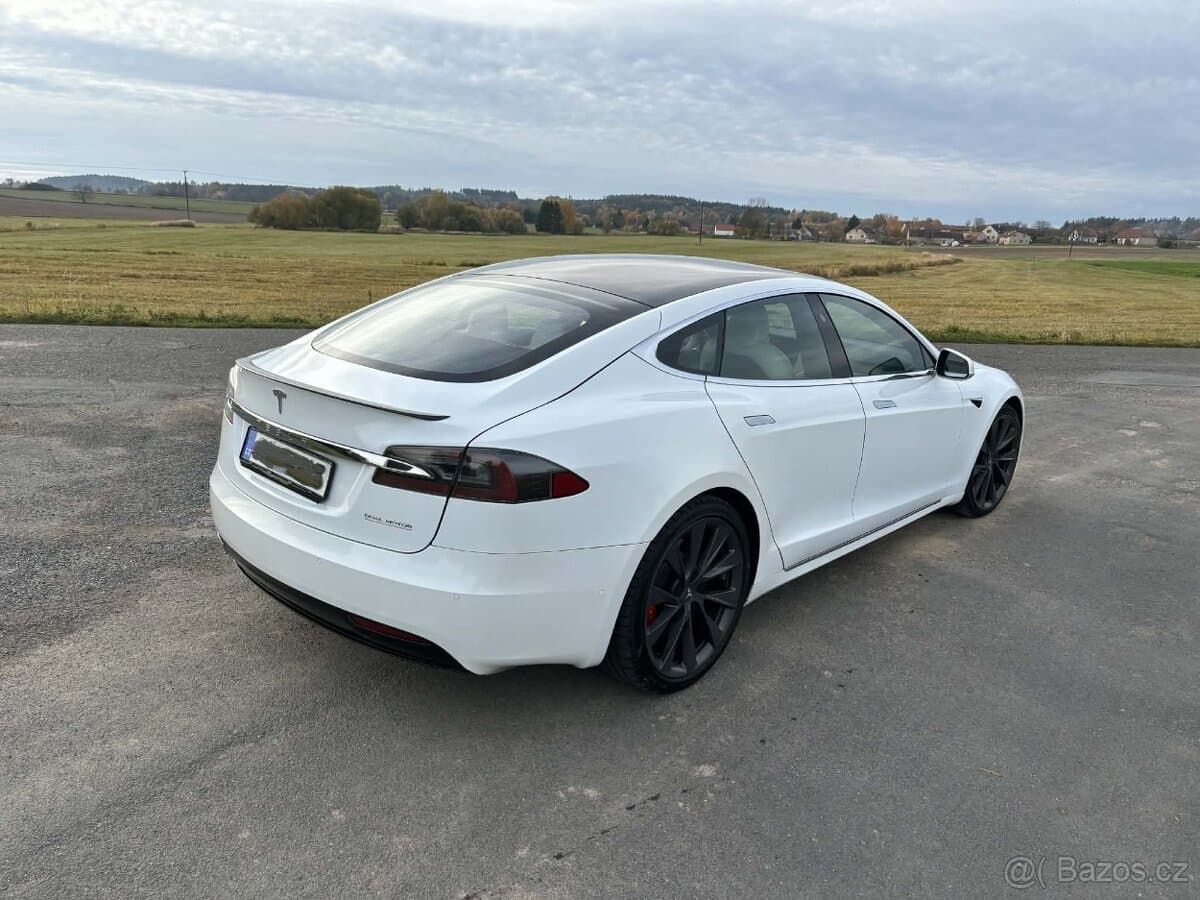 2020 Tesla MODEL S - 5