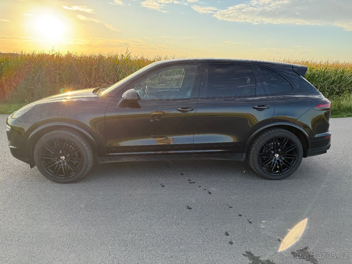 2017 Porsche CAYENNE - 5