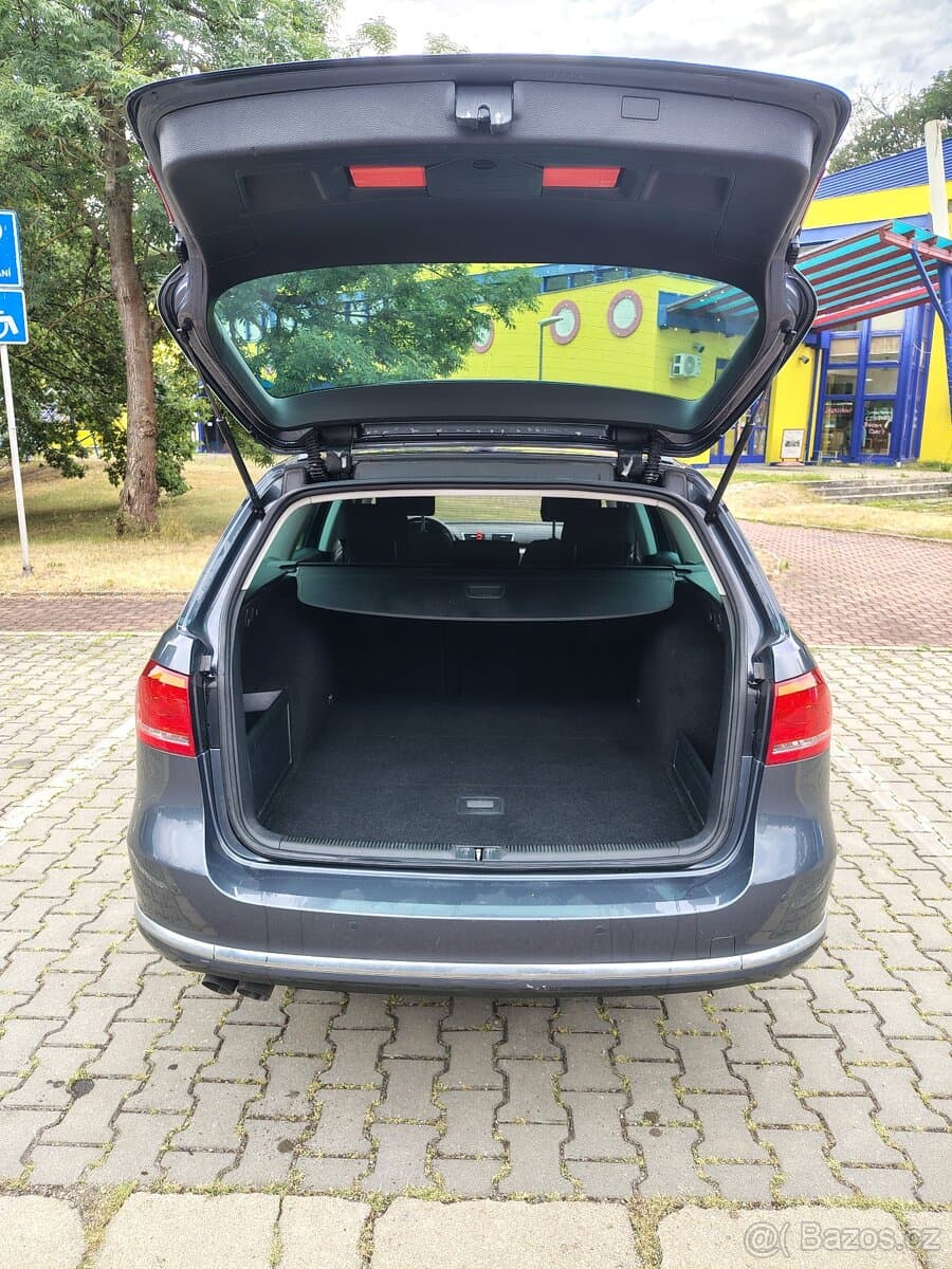 2011 Volkswagen PASSAT - 5