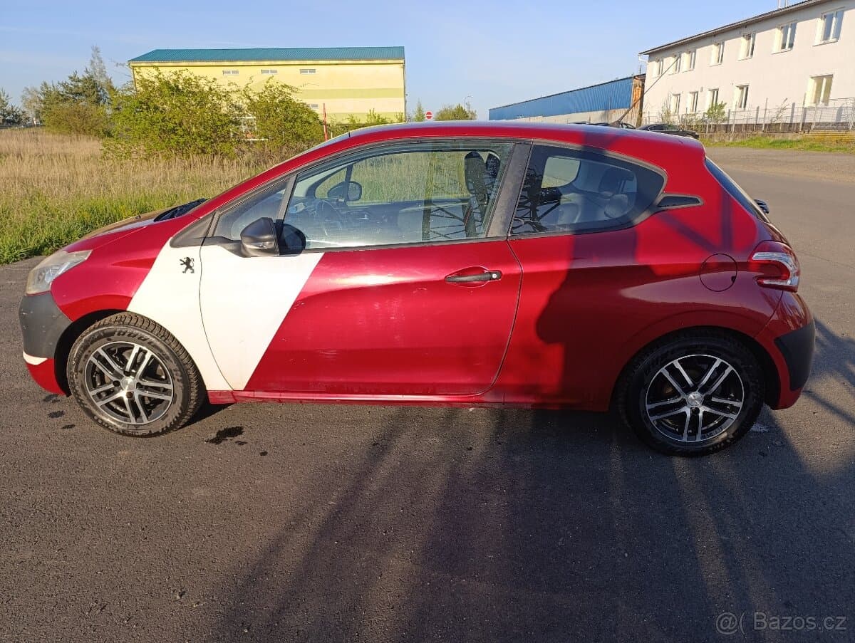 2013 Peugeot 208 - 5