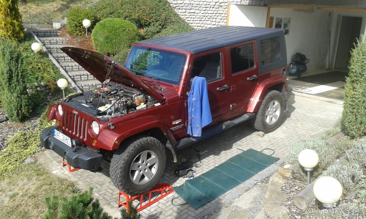 2010 Jeep WRANGLER - 5