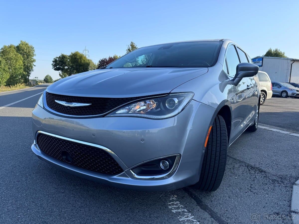 2020 Chrysler PACIFICA - 5