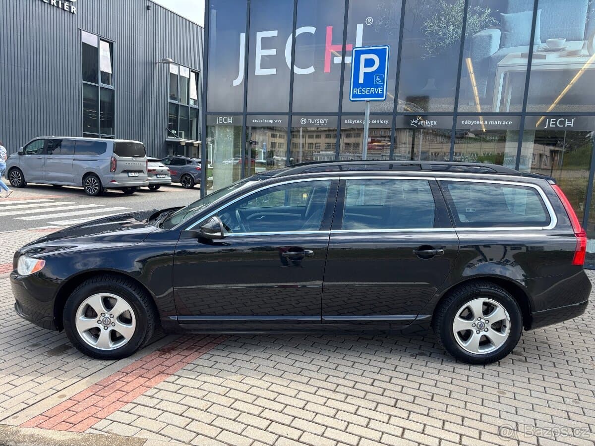 2012 Volvo V70 - 5