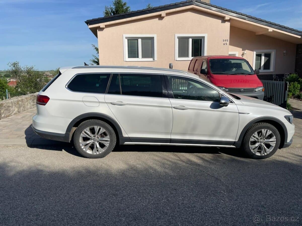 2017 Volkswagen PASSAT - 5