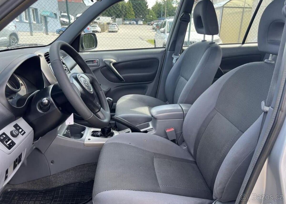 2003 Toyota RAV4 - 5