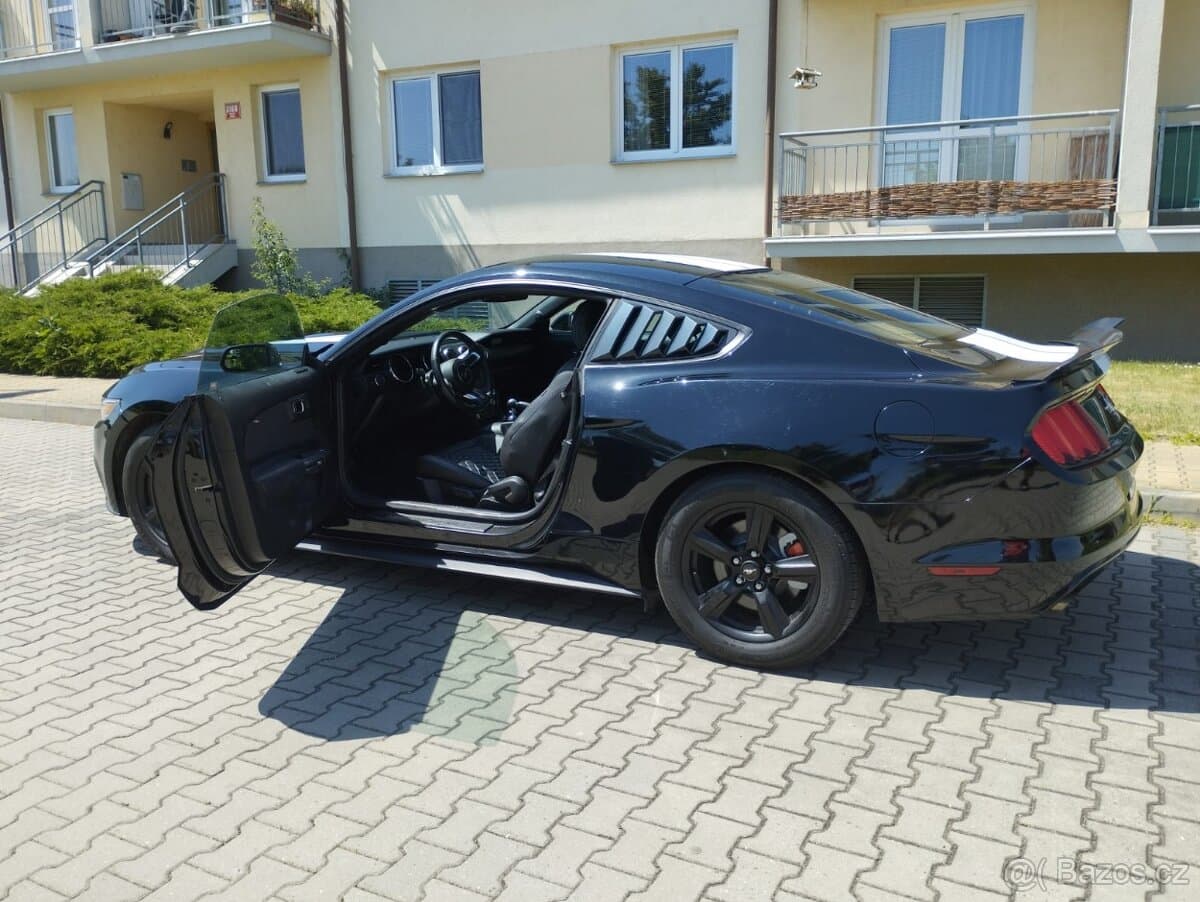 2017 Ford MUSTANG - 5