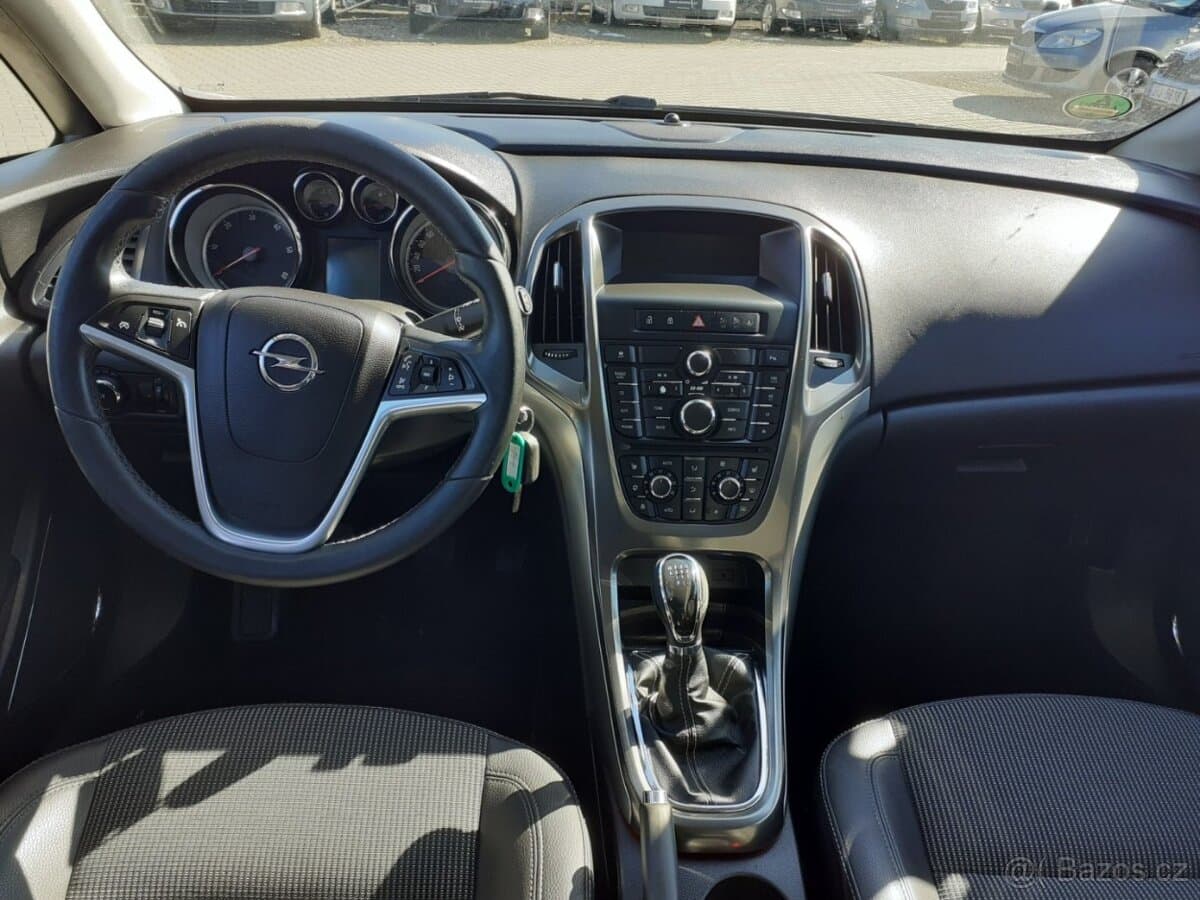 2011 Opel ASTRA - 5