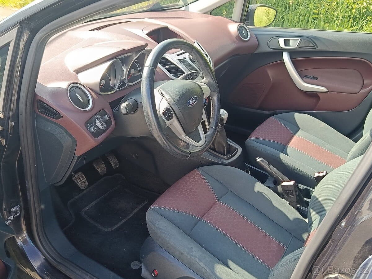 2011 Ford FIESTA - 5