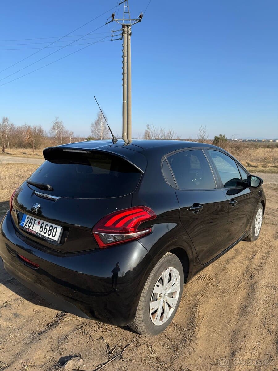 2017 Peugeot 208 - 5