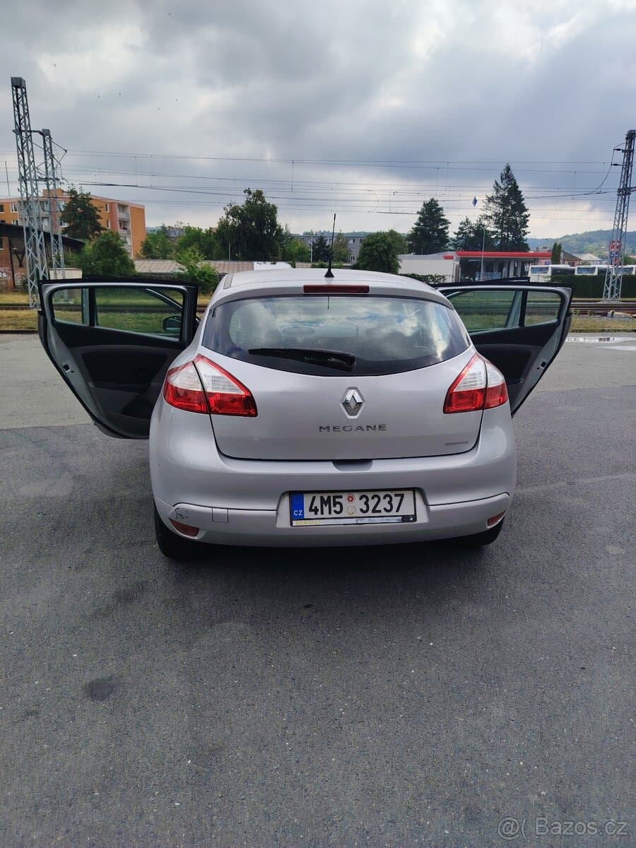 2010 Renault MEGANE - 5