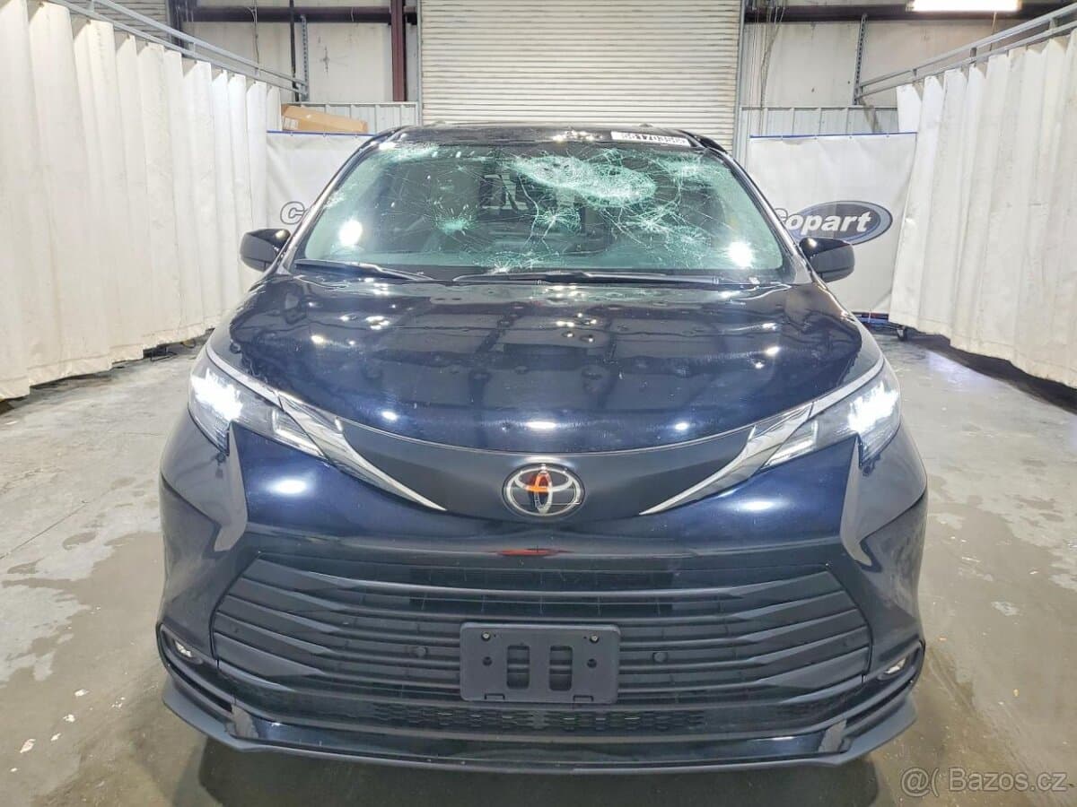 2026 Toyota SIENNA - 5