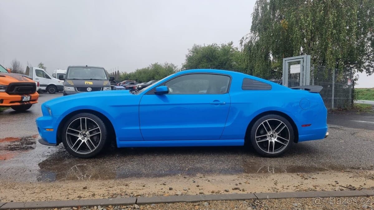 2013 Ford MUSTANG - 5