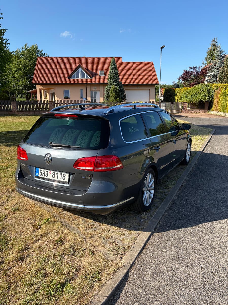 2011 Volkswagen PASSAT - 5