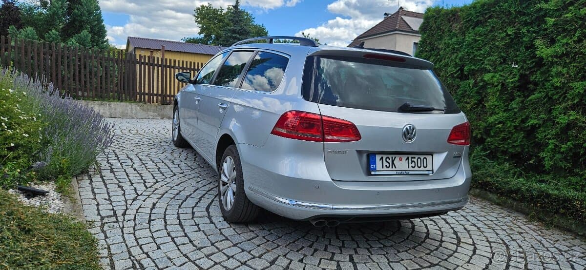 2011 Volkswagen PASSAT - 5