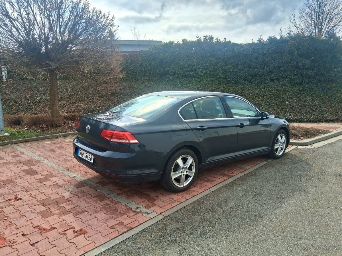 2018 Volkswagen PASSAT - 5