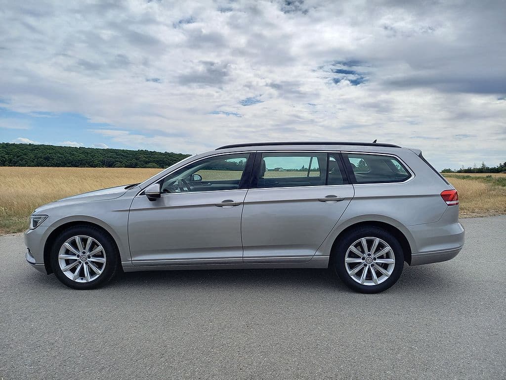 2016 Volkswagen PASSAT - 5