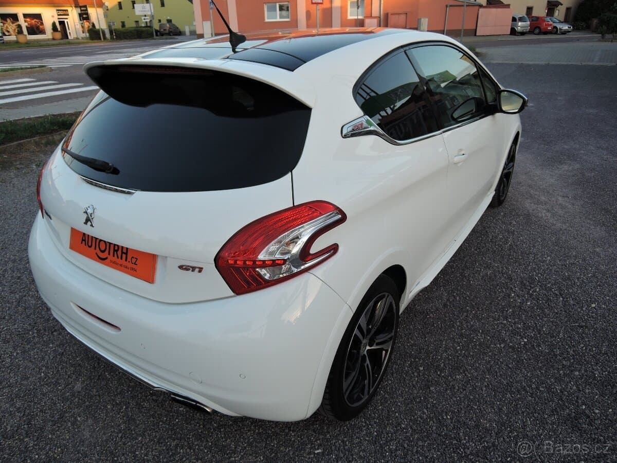 2013 Peugeot 208 - 5