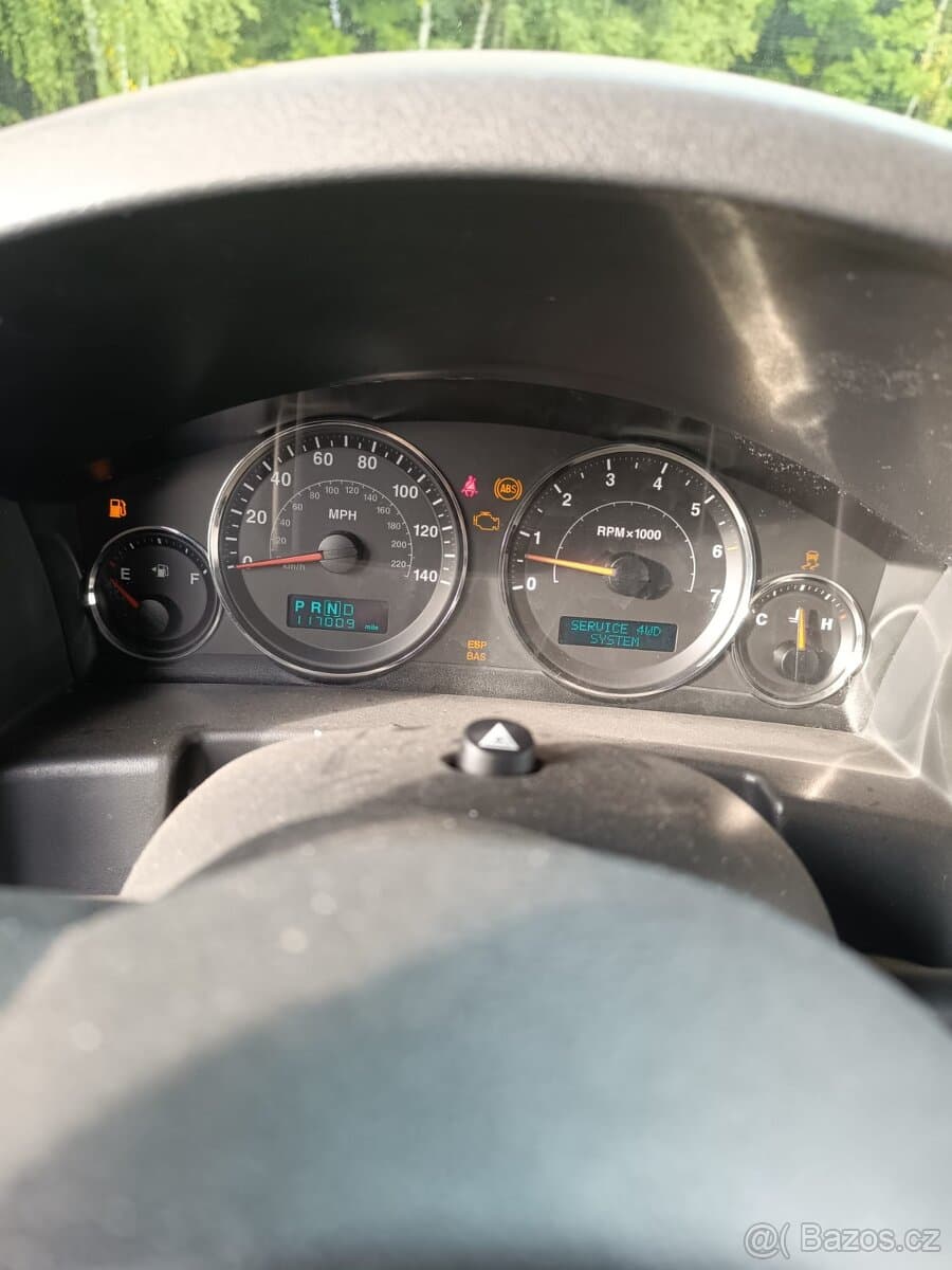 2006 Jeep COMMANDER - 5