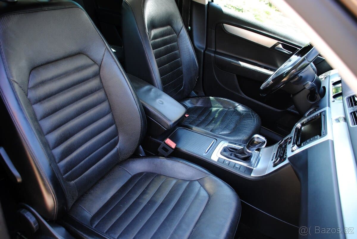 2011 Volkswagen PASSAT - 5