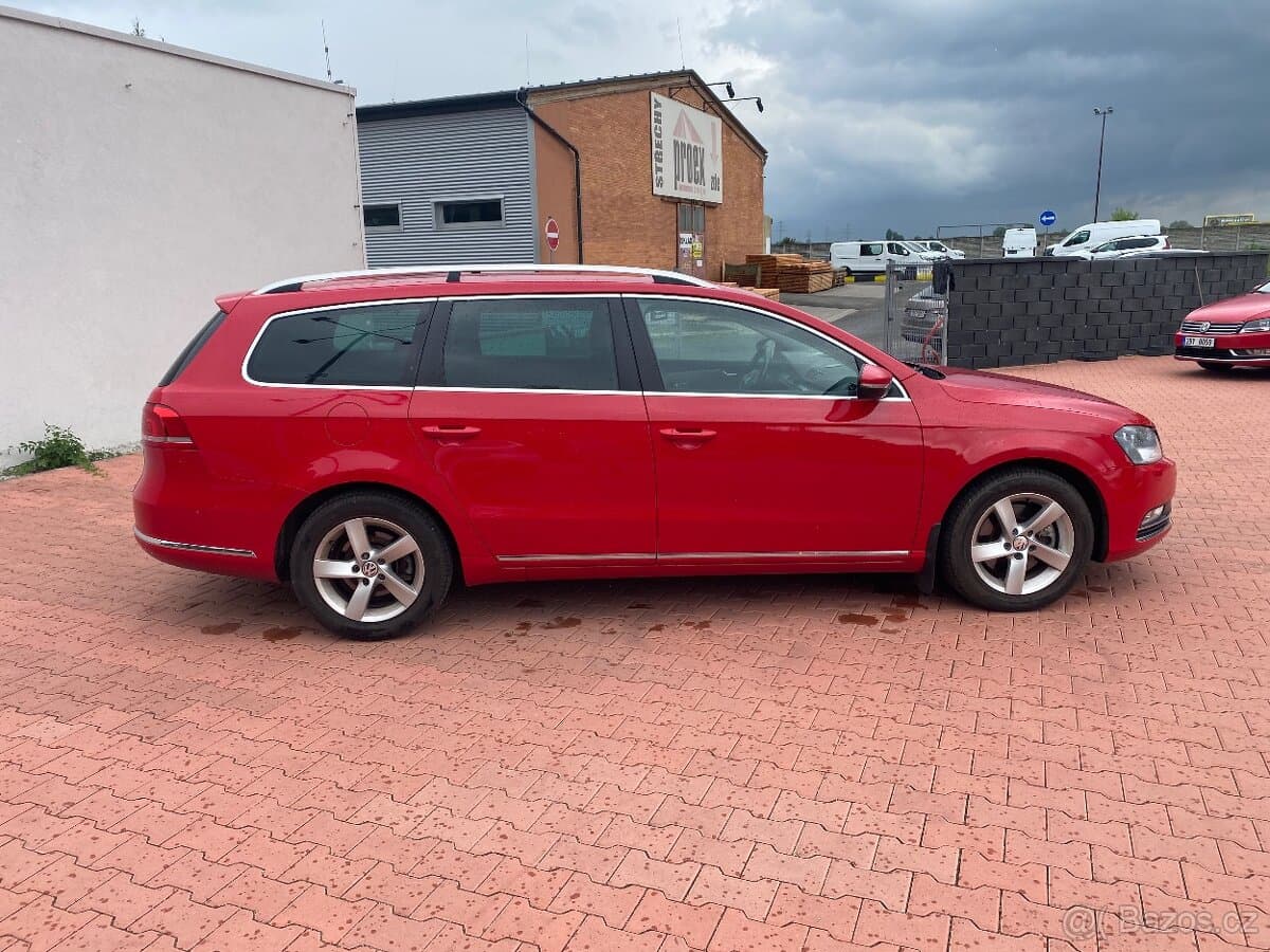2011 Volkswagen PASSAT - 5