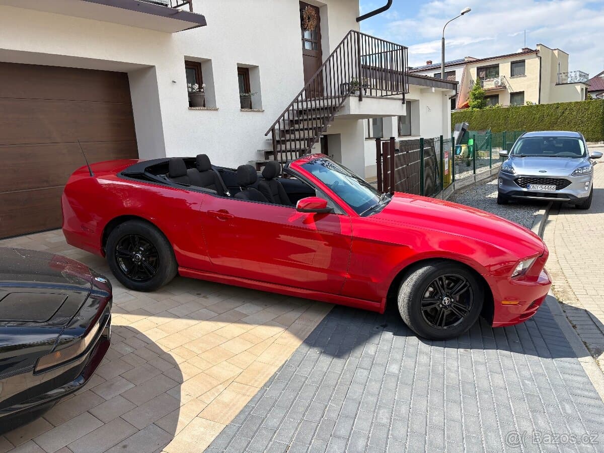 2013 Ford MUSTANG - 5