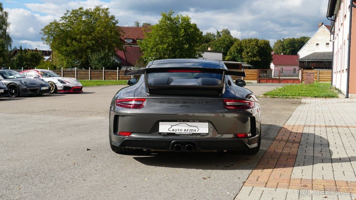 2017 Porsche 911 - 5