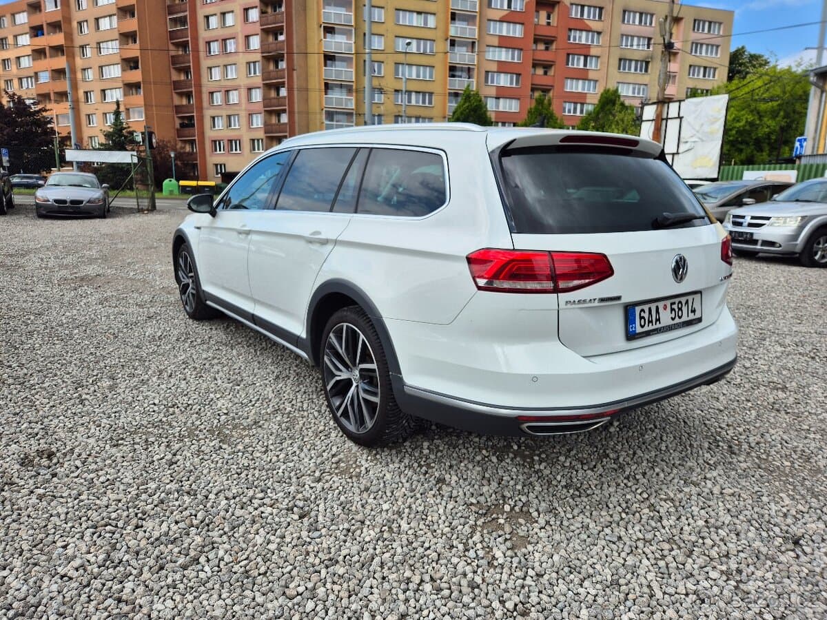 2017 Volkswagen PASSAT - 5