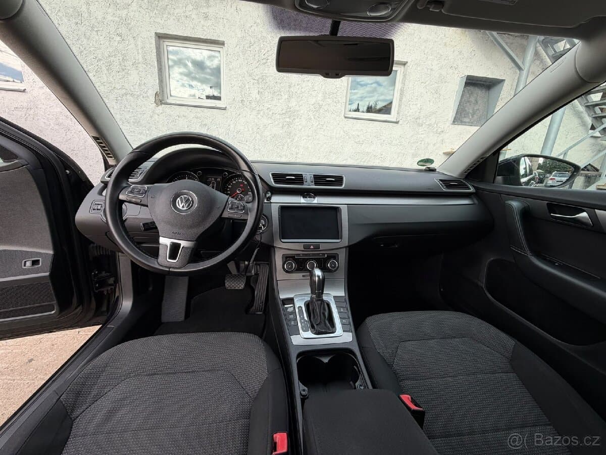 2011 Volkswagen PASSAT - 5
