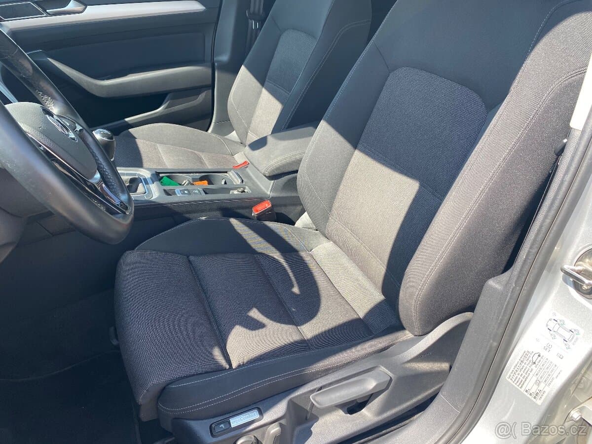 2019 Volkswagen PASSAT - 5