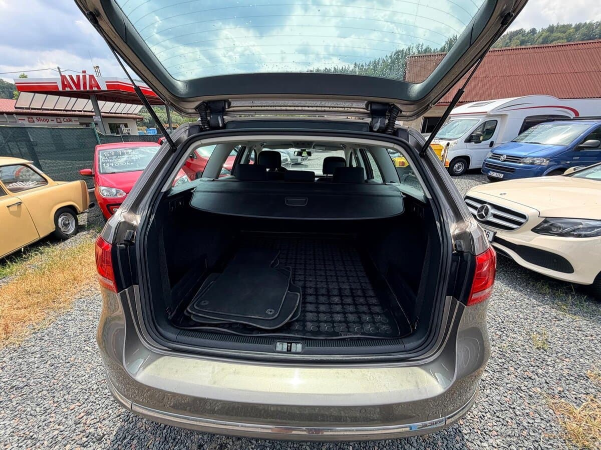 2011 Volkswagen PASSAT - 5