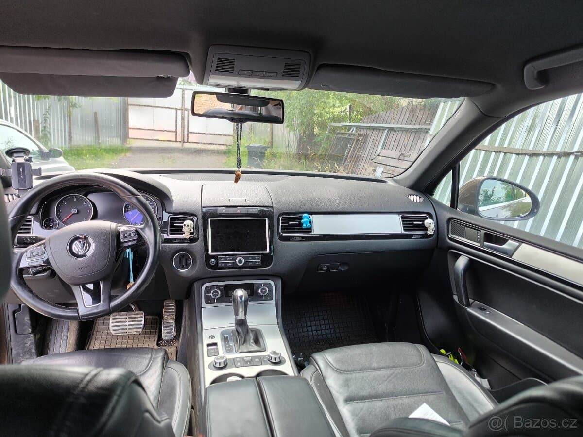 2012 Volkswagen TOUAREG - 5