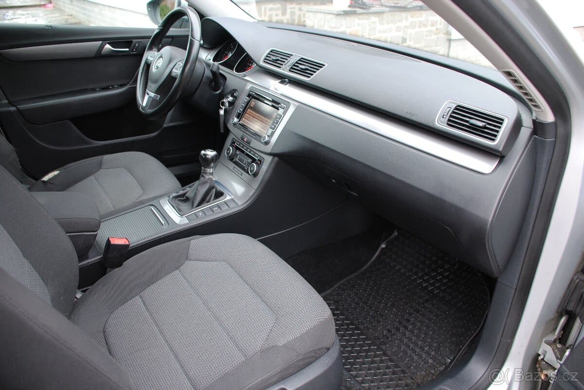 2011 Volkswagen PASSAT - 5