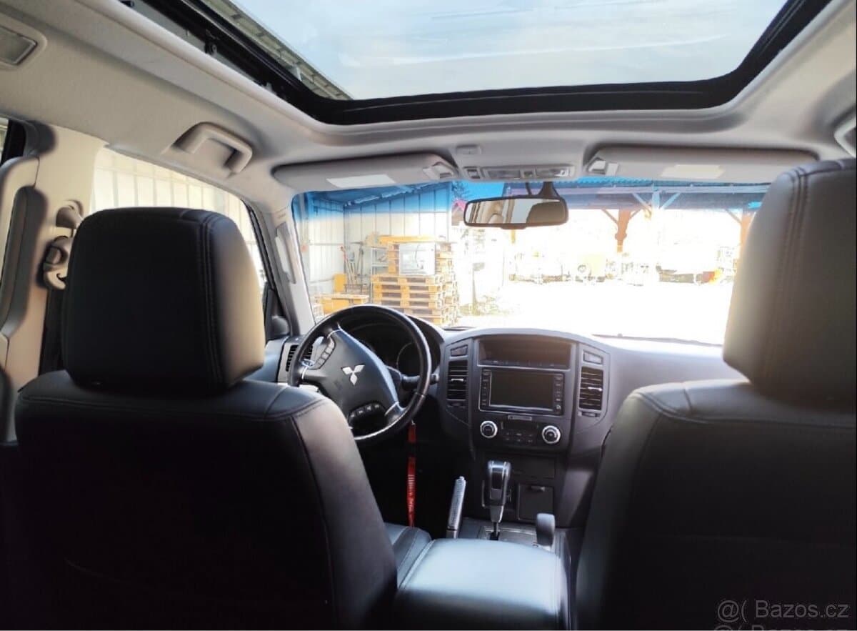 2009 Mitsubishi PAJERO - 5