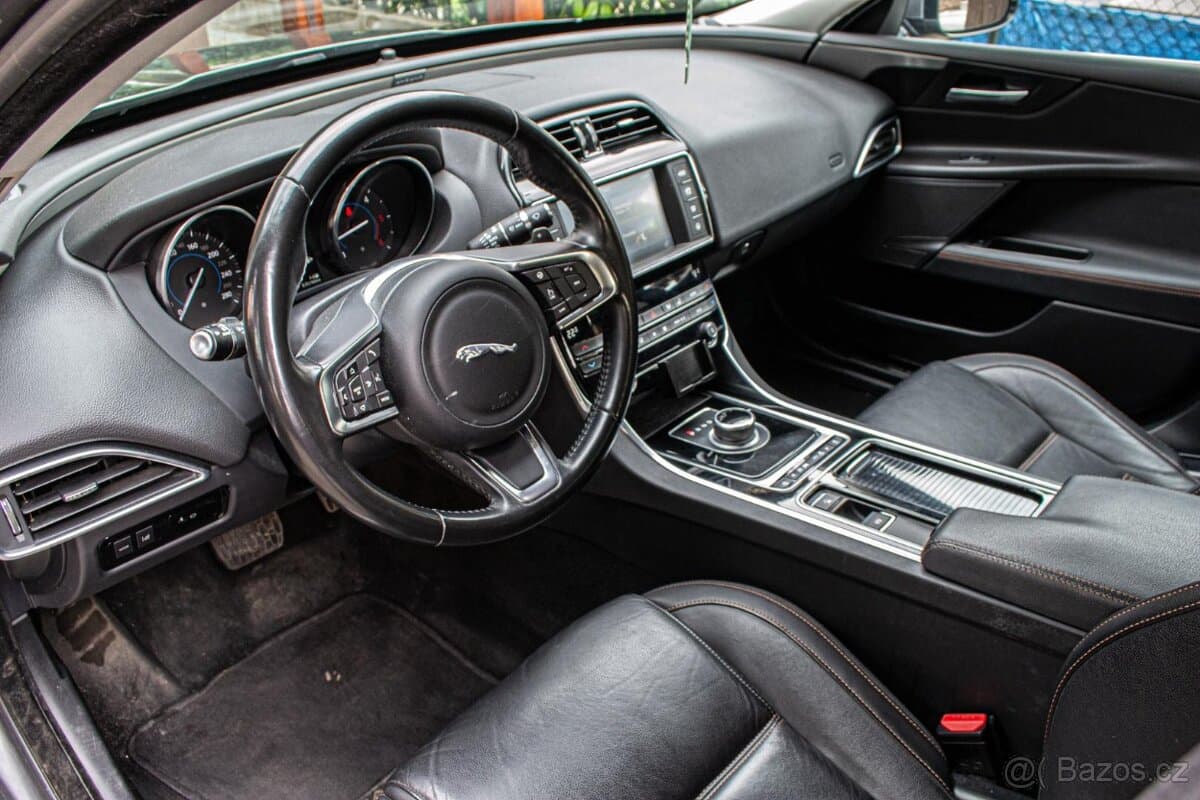 2017 Jaguar XE - 5