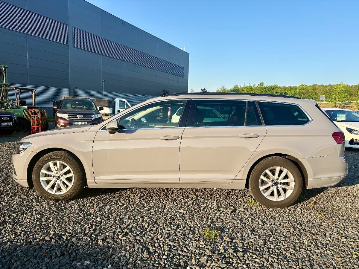 2022 Volkswagen PASSAT - 5