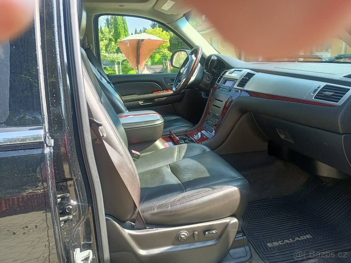 Cadillac ESCALADE - 5
