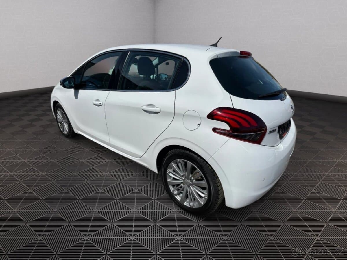 2017 Peugeot 208 - 5