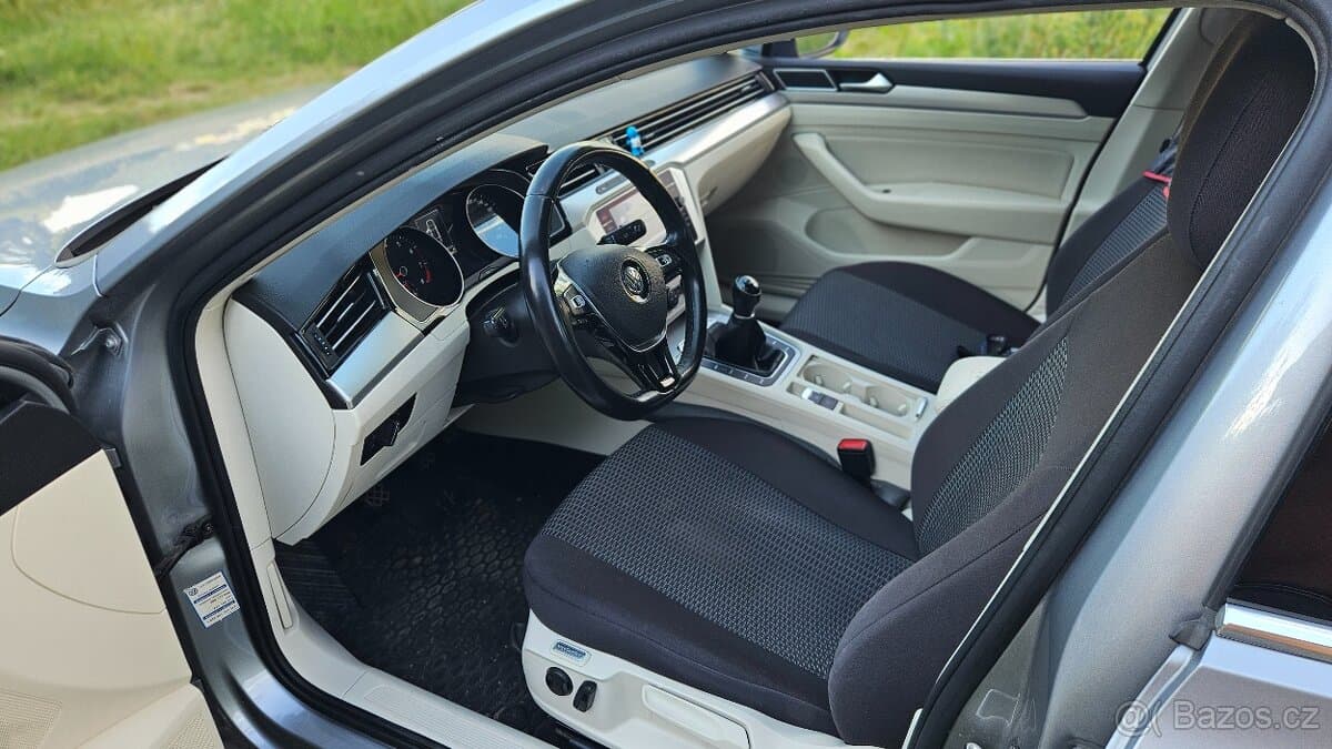 2018 Volkswagen PASSAT - 5