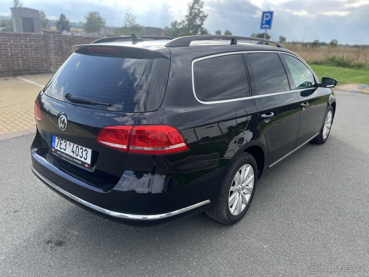 2011 Volkswagen PASSAT - 5