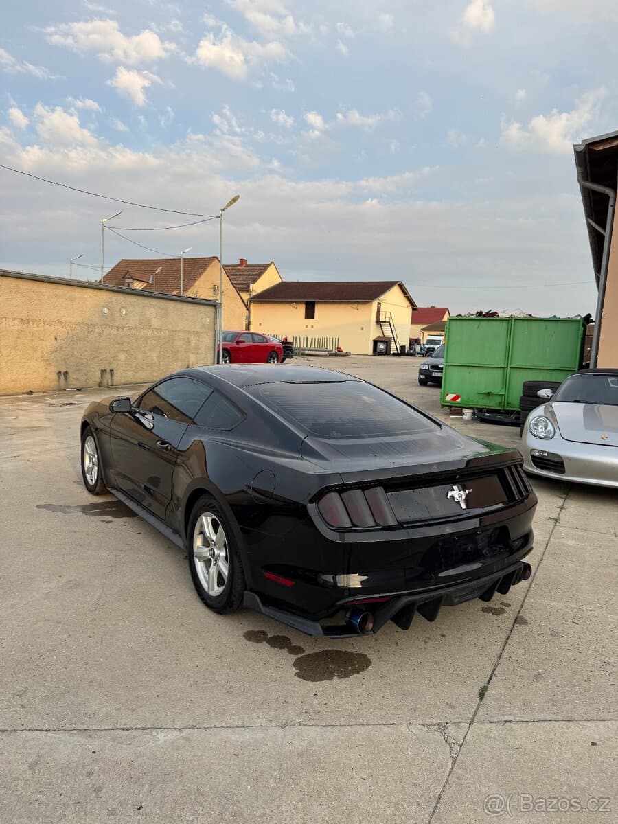 2017 Ford MUSTANG - 5