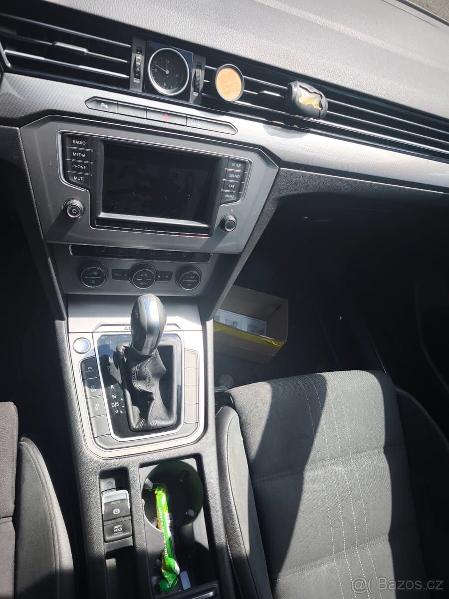 2016 Volkswagen PASSAT - 5