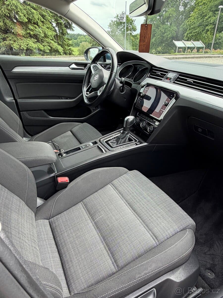 2019 Volkswagen PASSAT - 5