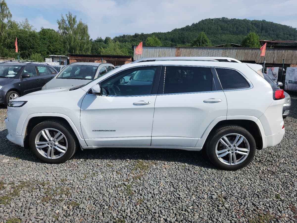 2017 Jeep CHEROKEE - 5