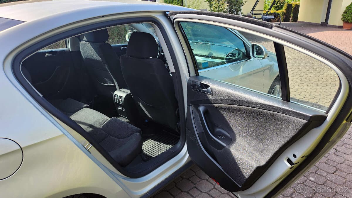 2009 Volkswagen PASSAT - 5
