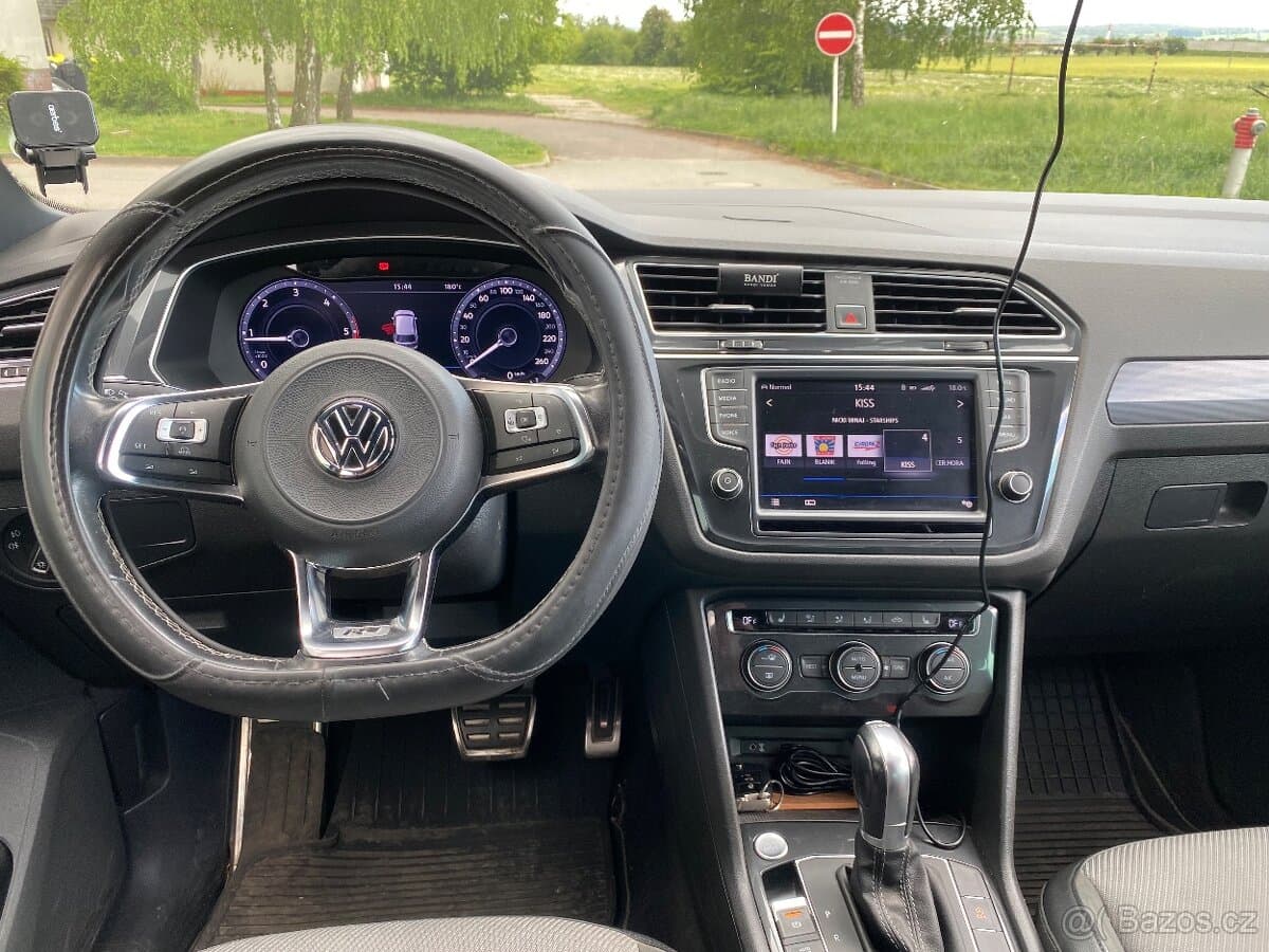 2017 Volkswagen TIGUAN - 5