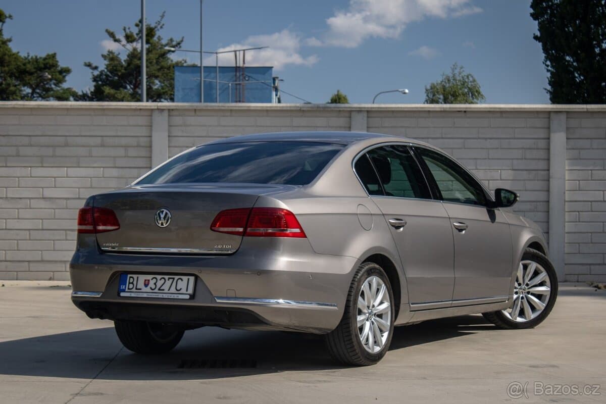 2011 Volkswagen PASSAT - 5