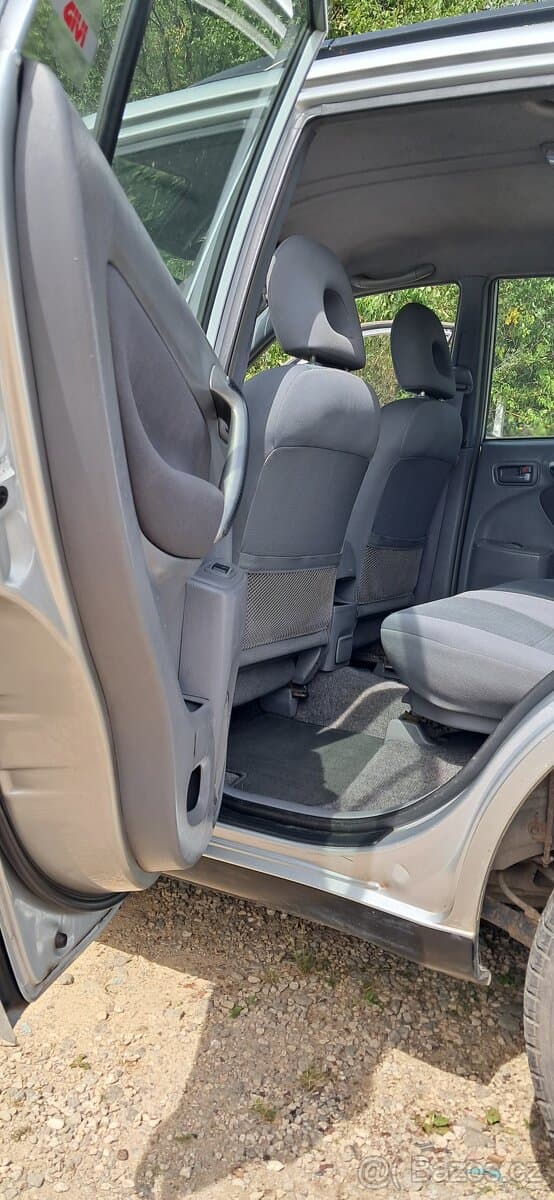 2002 Toyota RAV4 - 5