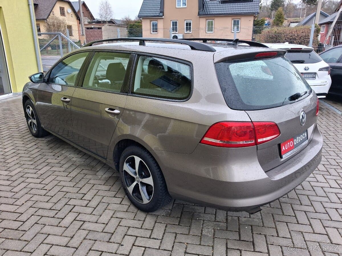 2011 Volkswagen PASSAT - 5