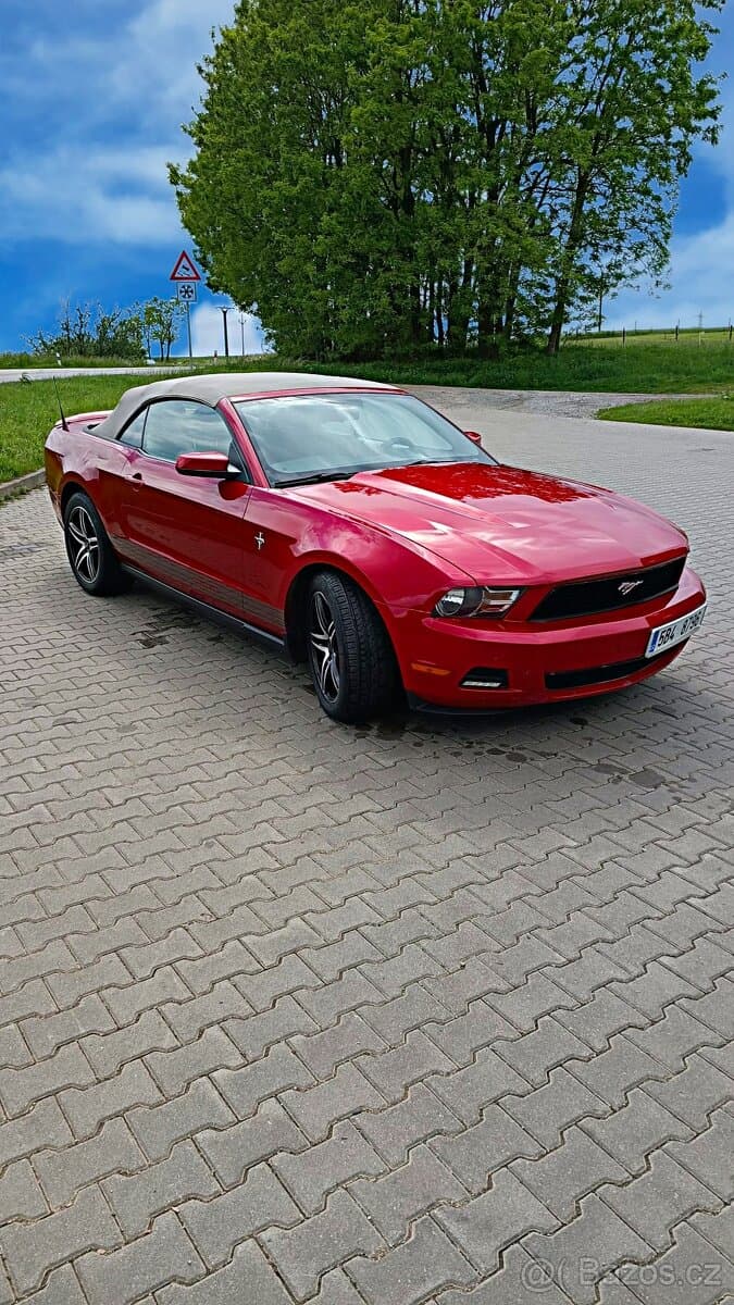 2011 Ford MUSTANG - 5